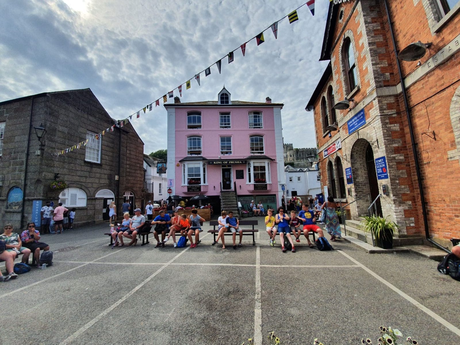 Fowey Aquarium and Pub Nearby