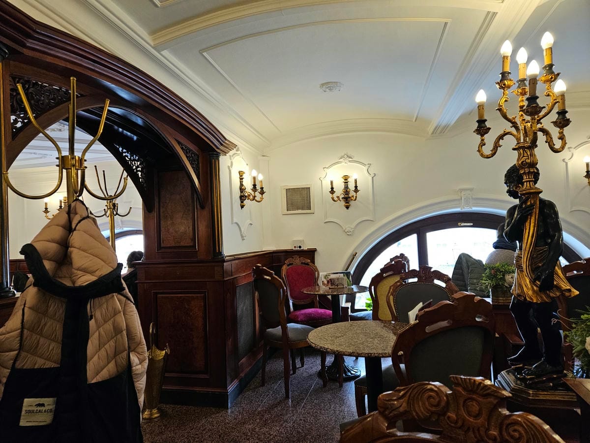 Dömötöri Patisserie and Cafe Inside