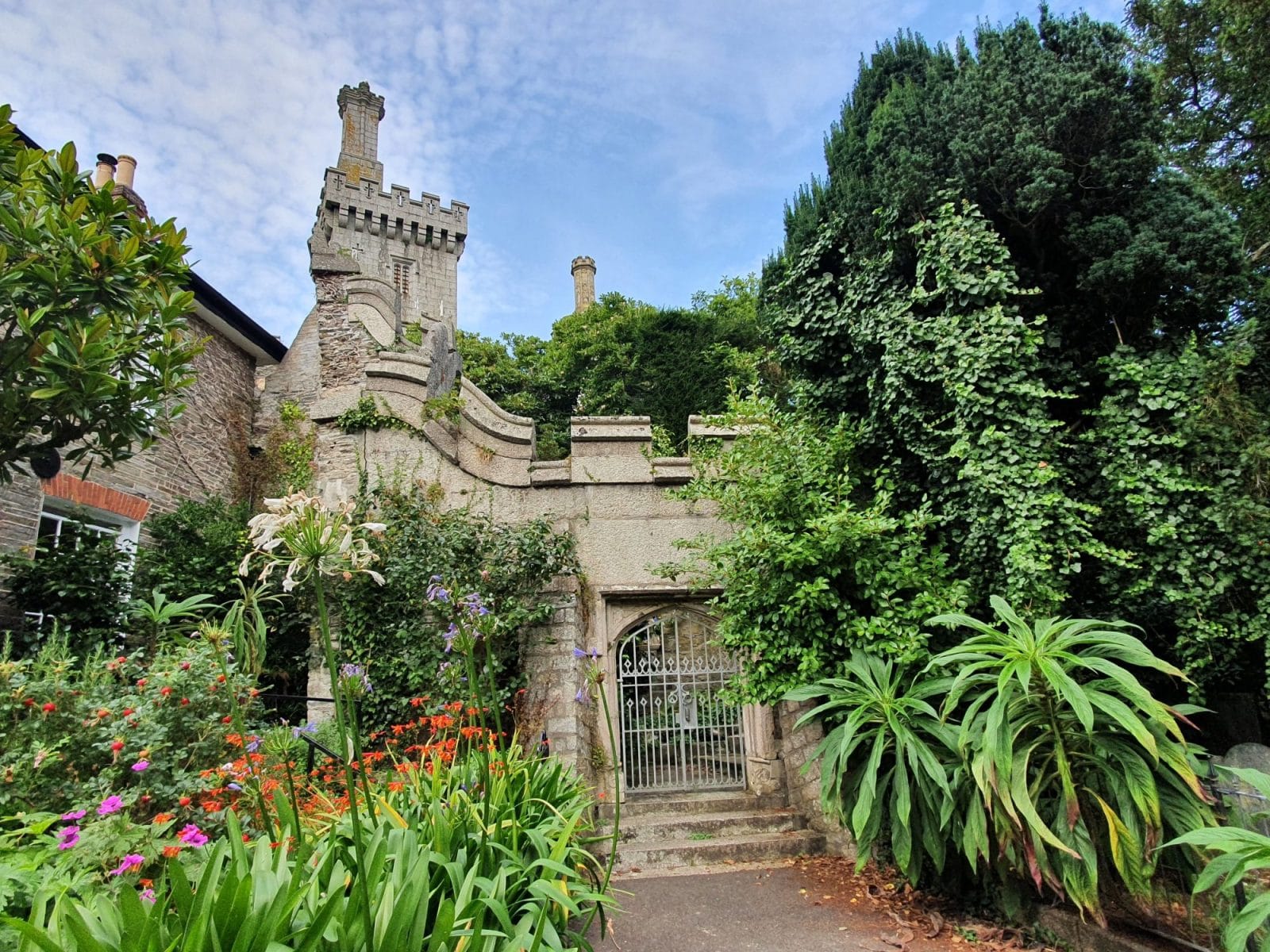 Fowey castle like building