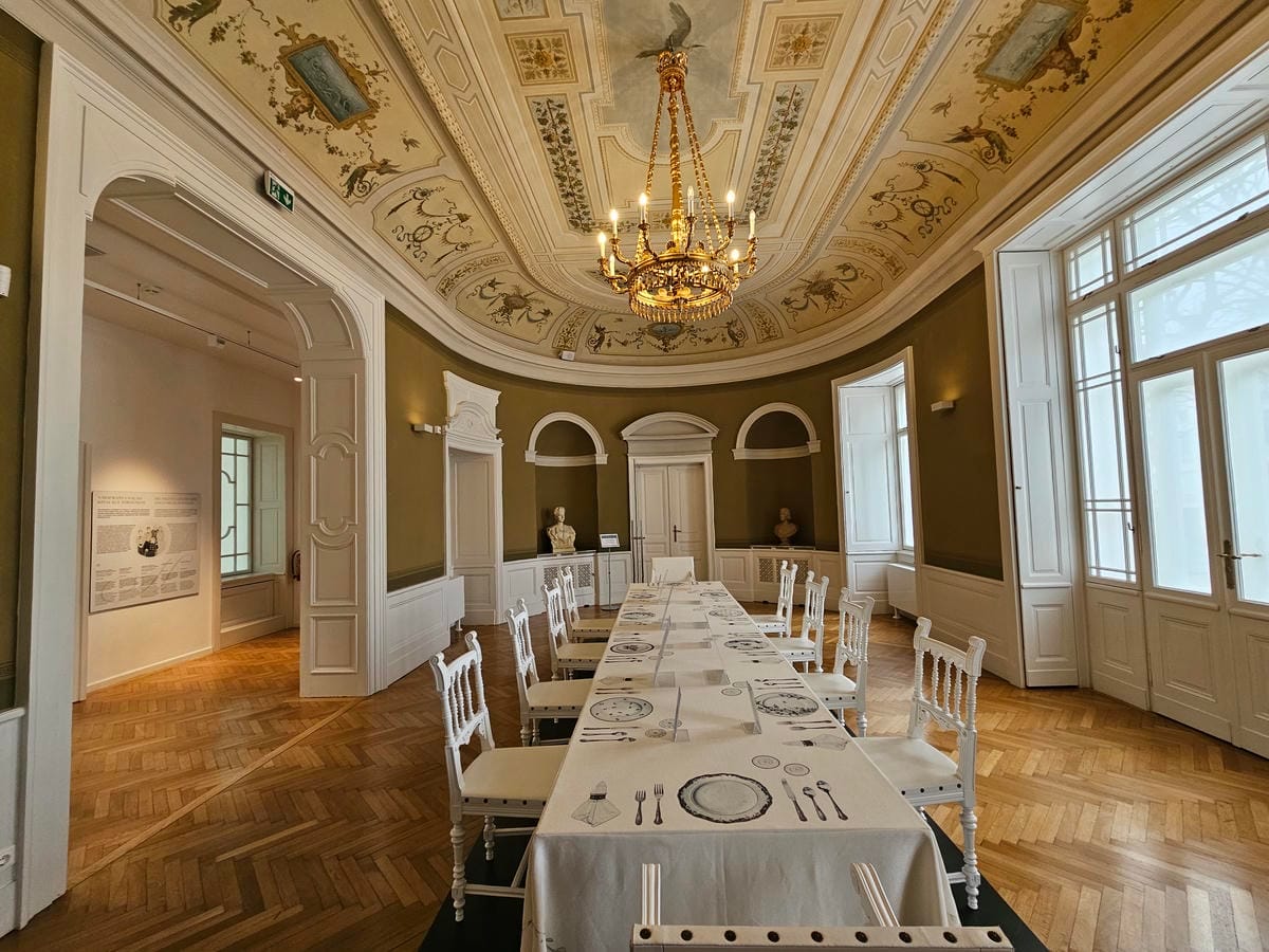 Lenck-villa dining room