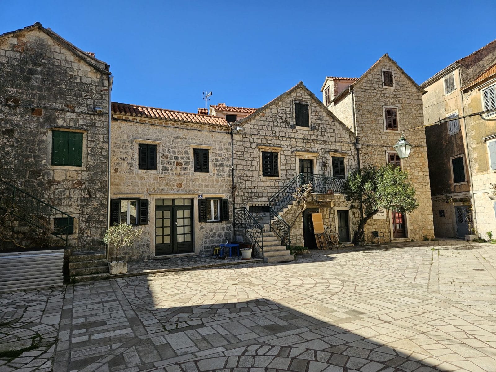 Škor square Stari Grad