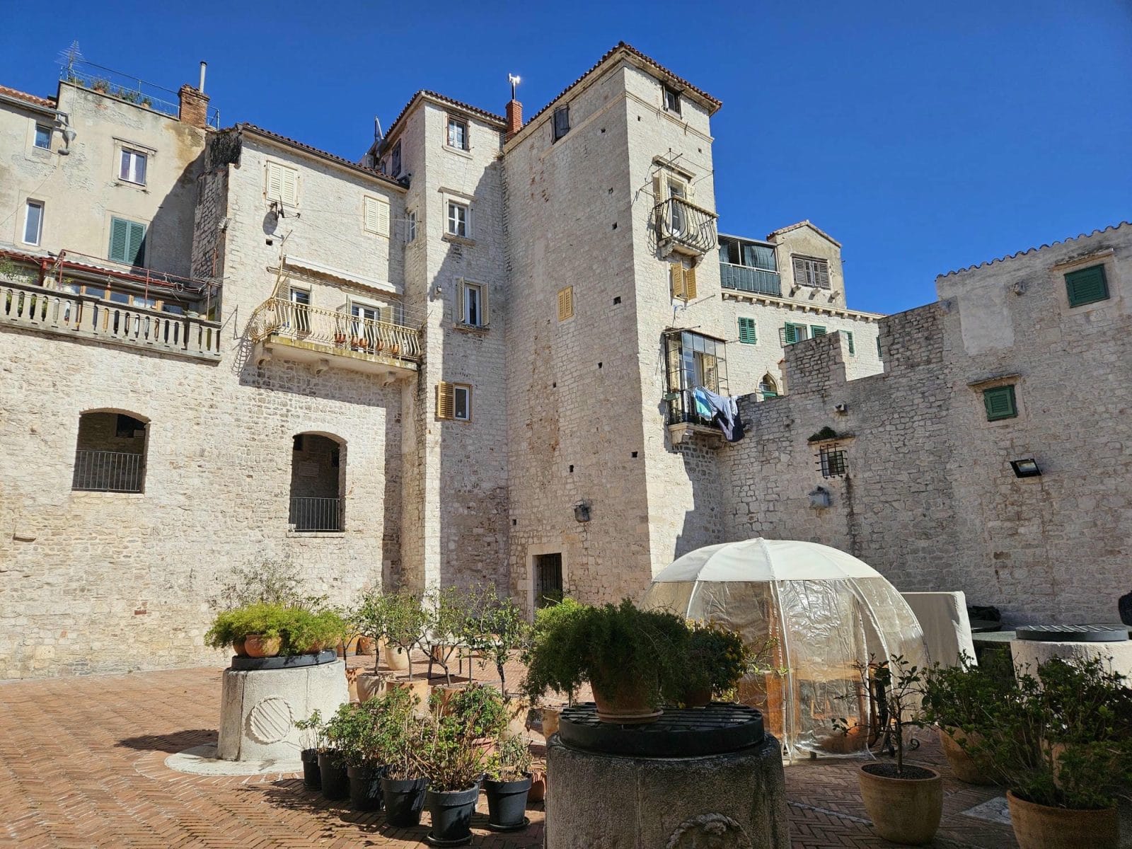 Pelegrini Palace, Sibenik Courtyard