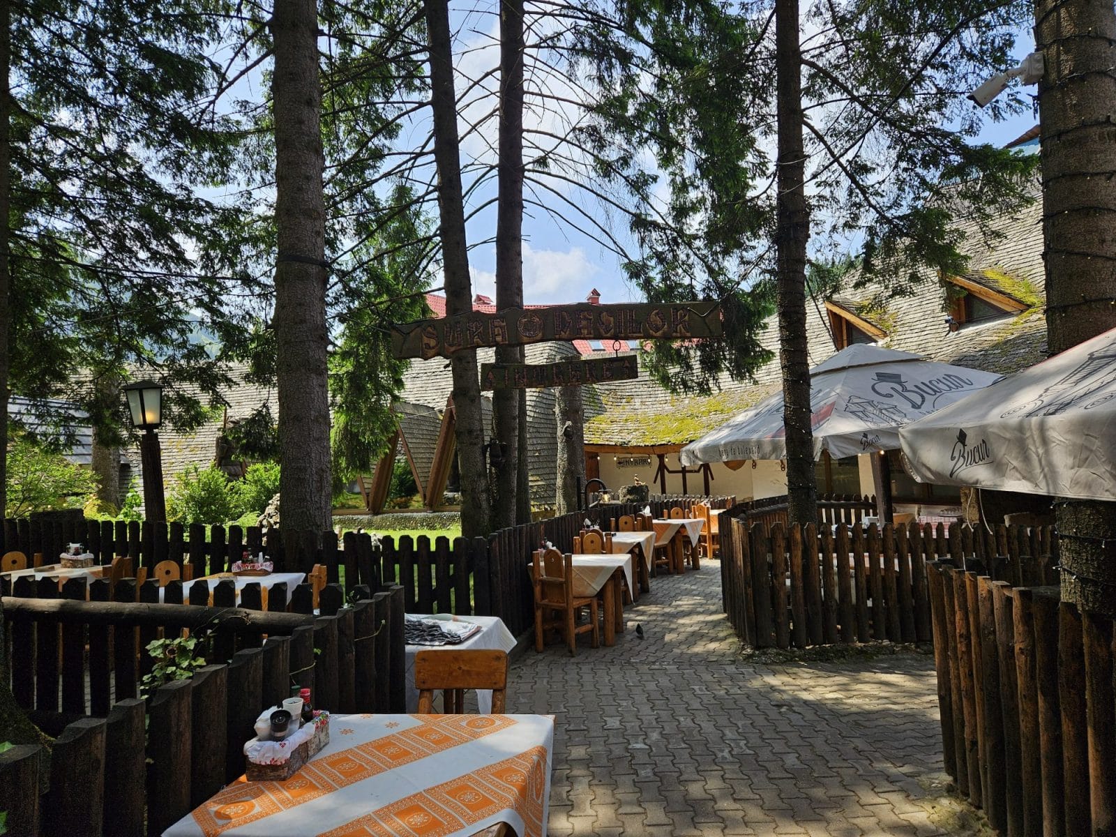 Restaurant Șura Dacilor Outside seating