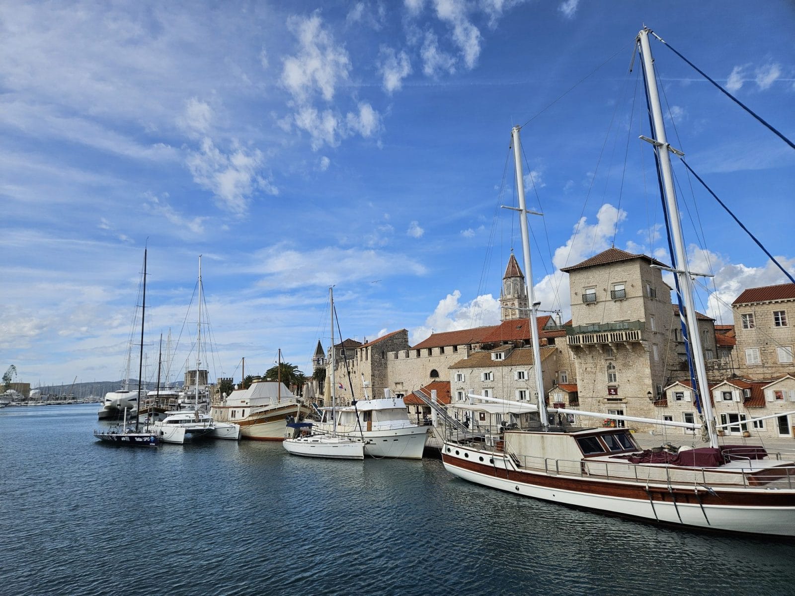 Riva city Walls