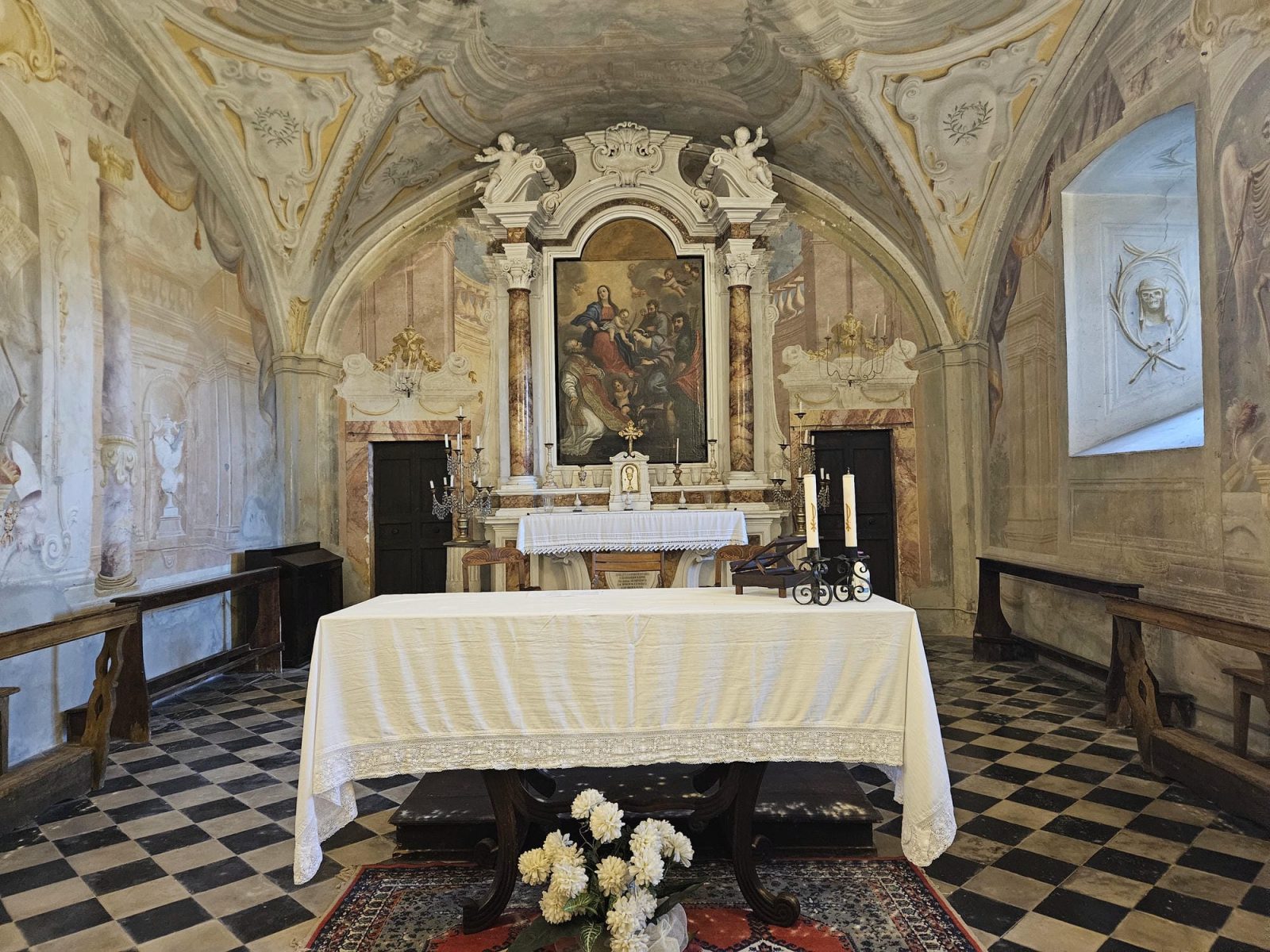 Duomo di colle crypt