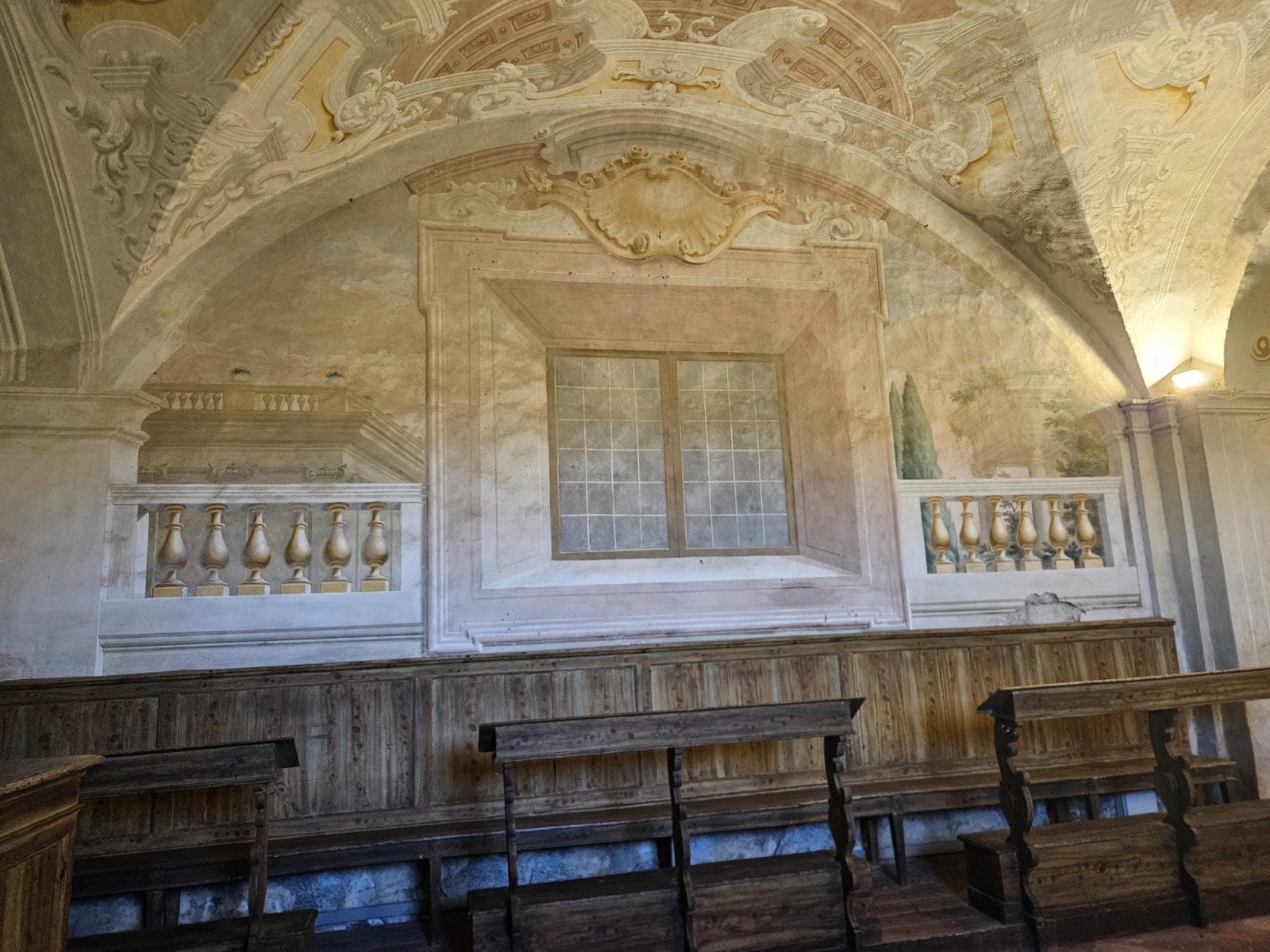 Duomo di colle crypt decor