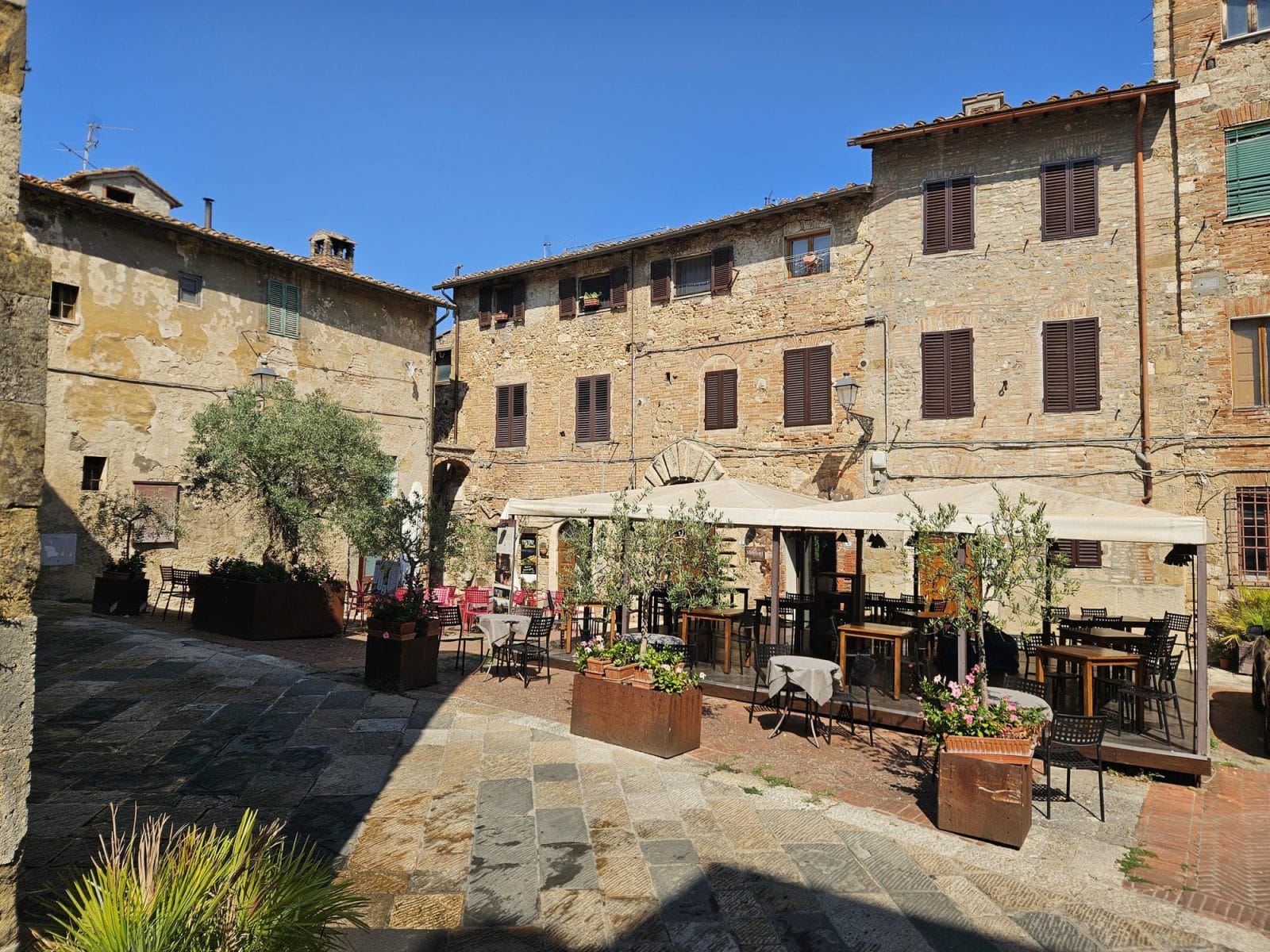 Restaurants With Outdoor Reading in the Old Town