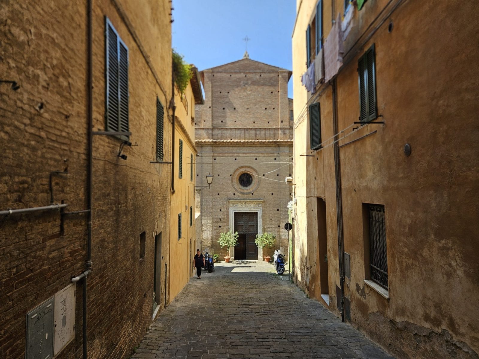 Chiesa di Santa Maria in Portico a Fontegiusta Outside