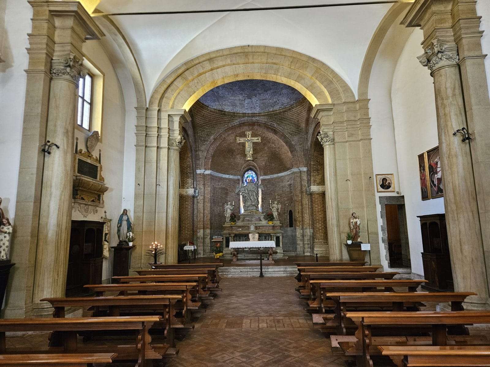 Church of San Cristoforo Inside