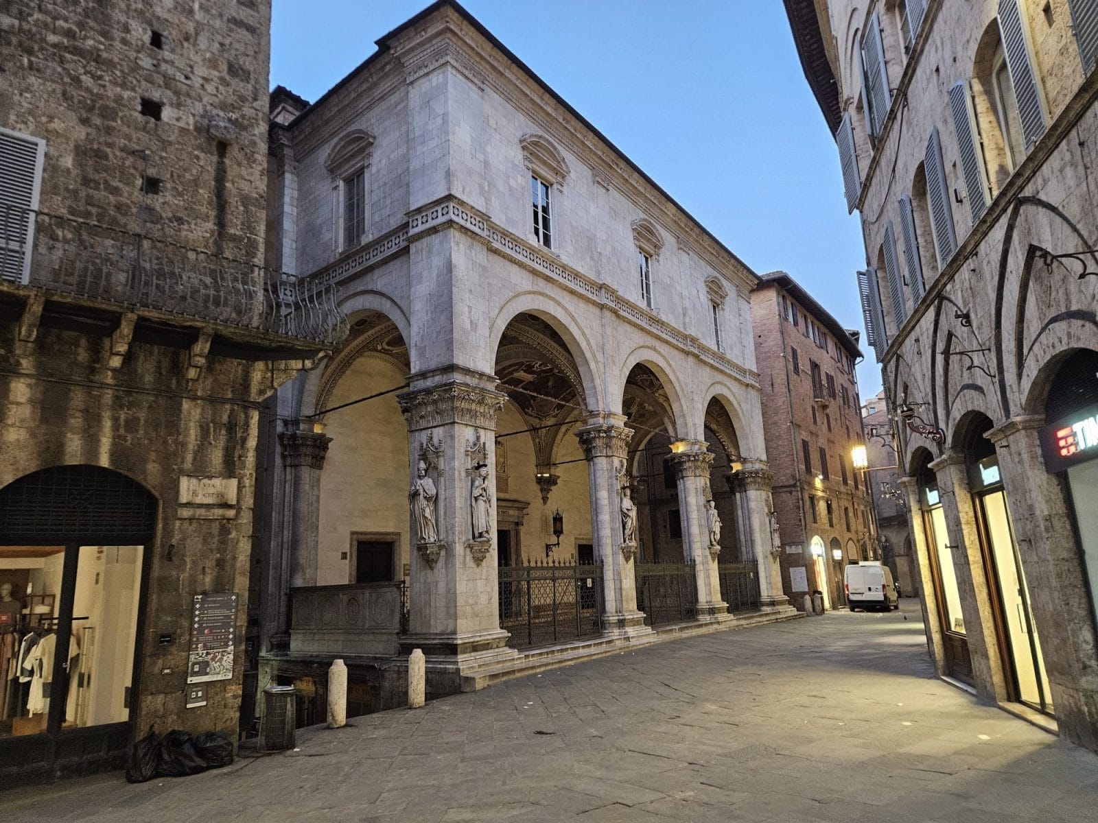 Loggia della Mercanzia Siena