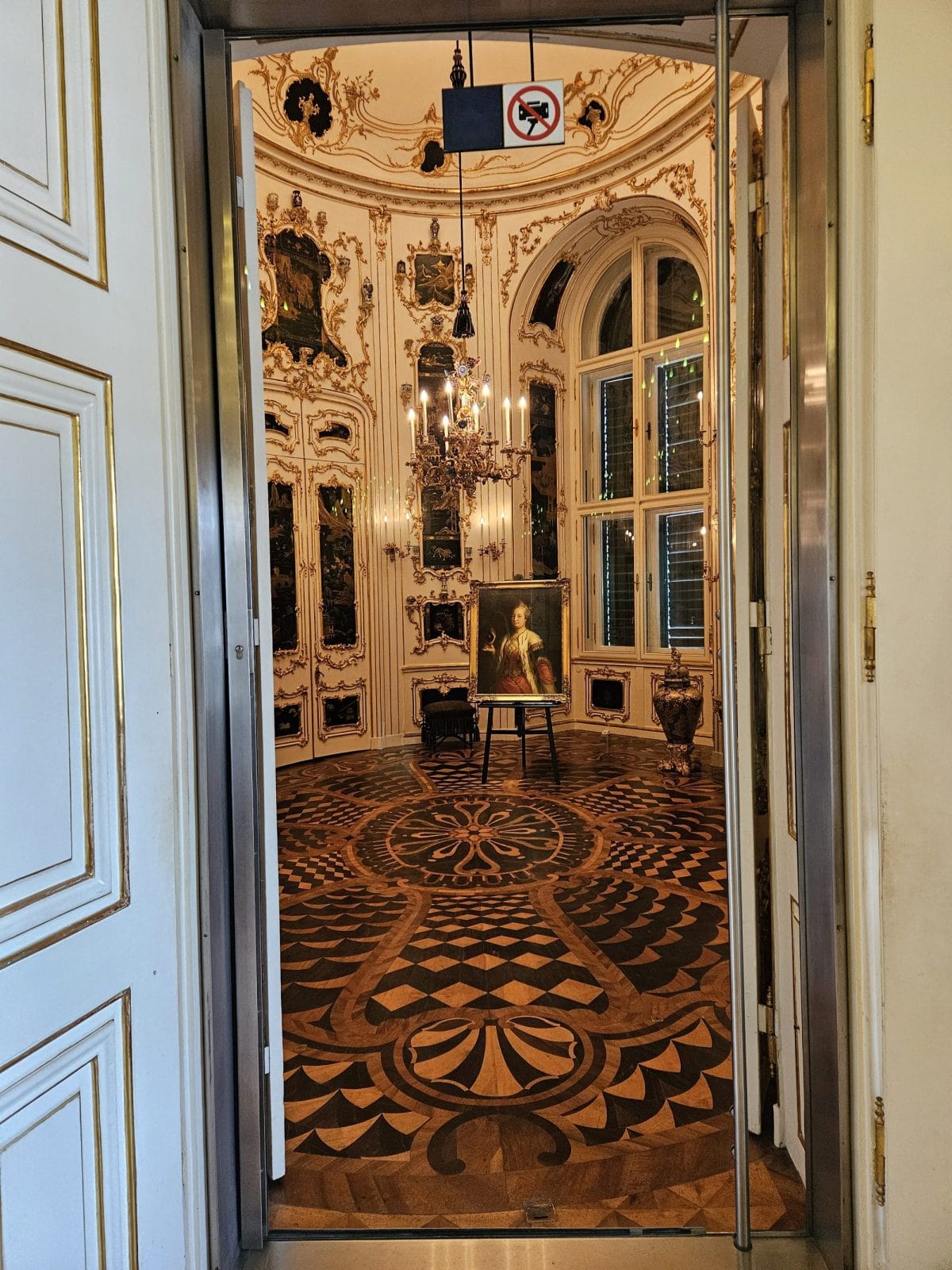 Oval Chinese Cabinet Floor