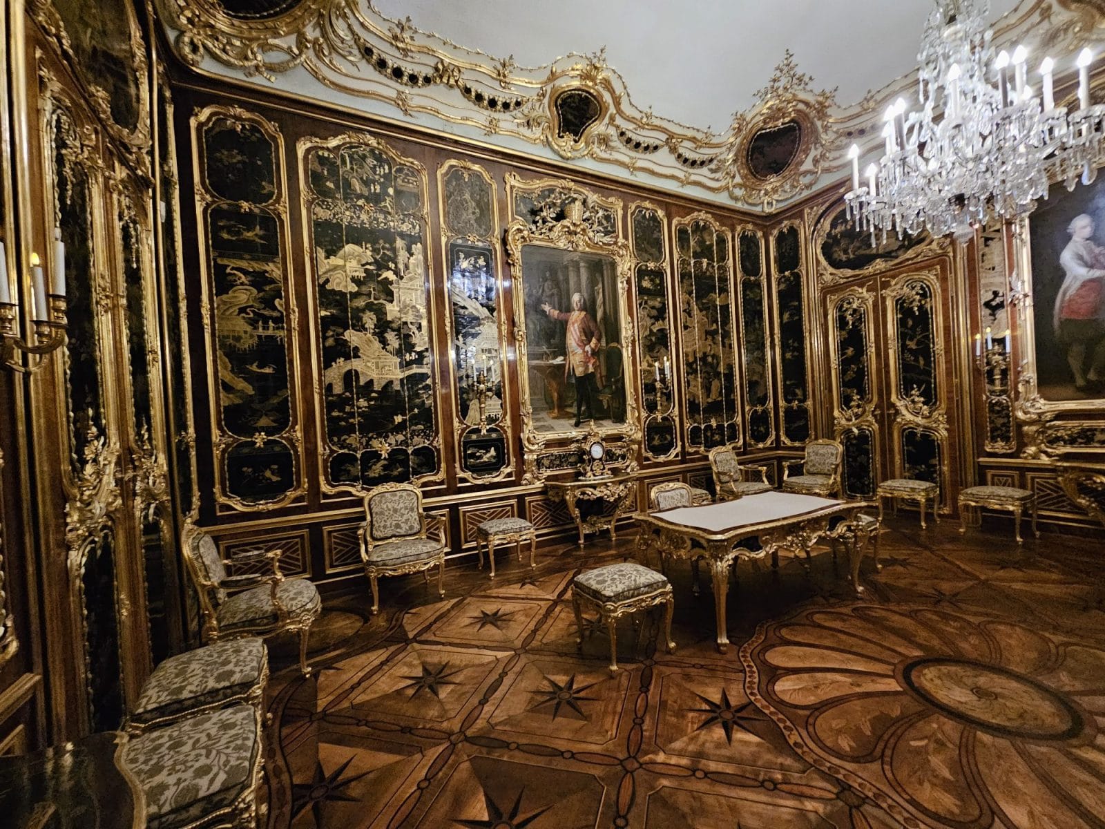 Vieux-Lacque Room Vienna