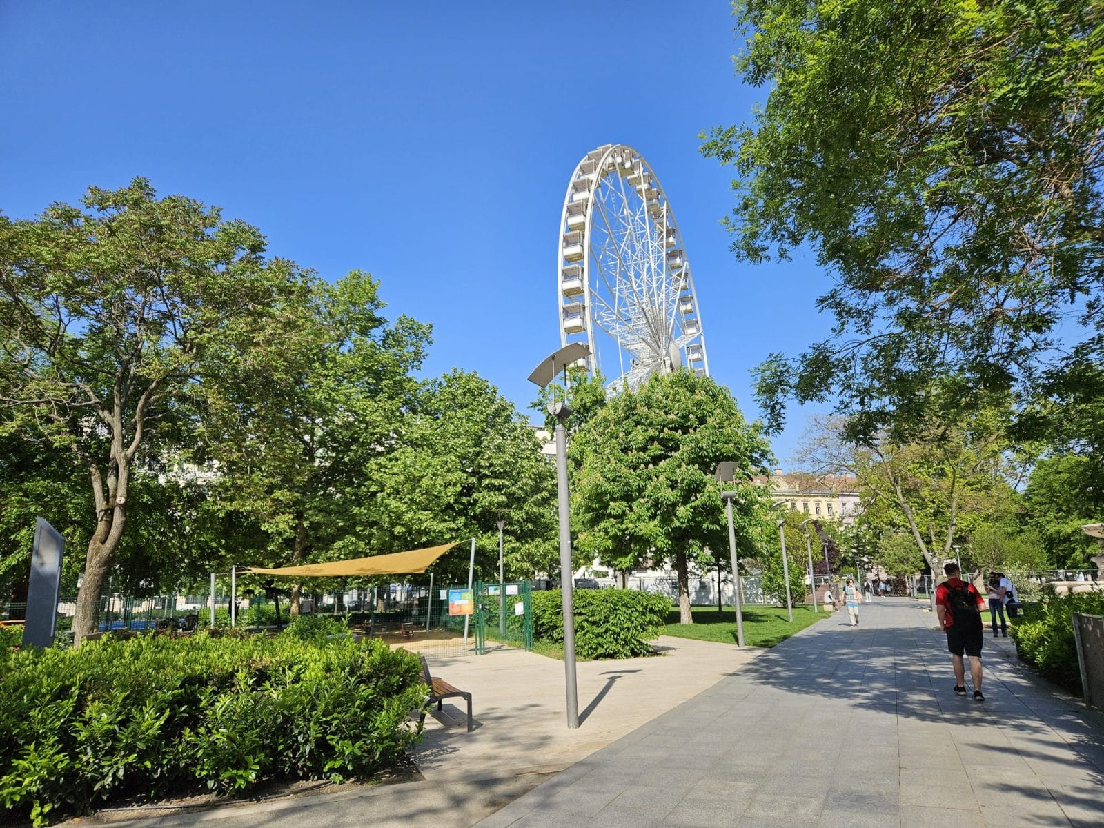 Ferris Wheel at Elizabeth Square
