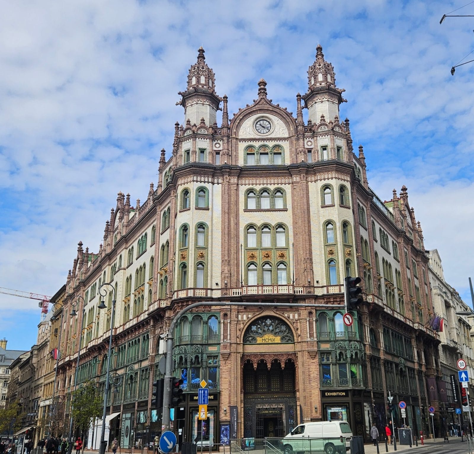 Párisi Udvar Hotel Corner