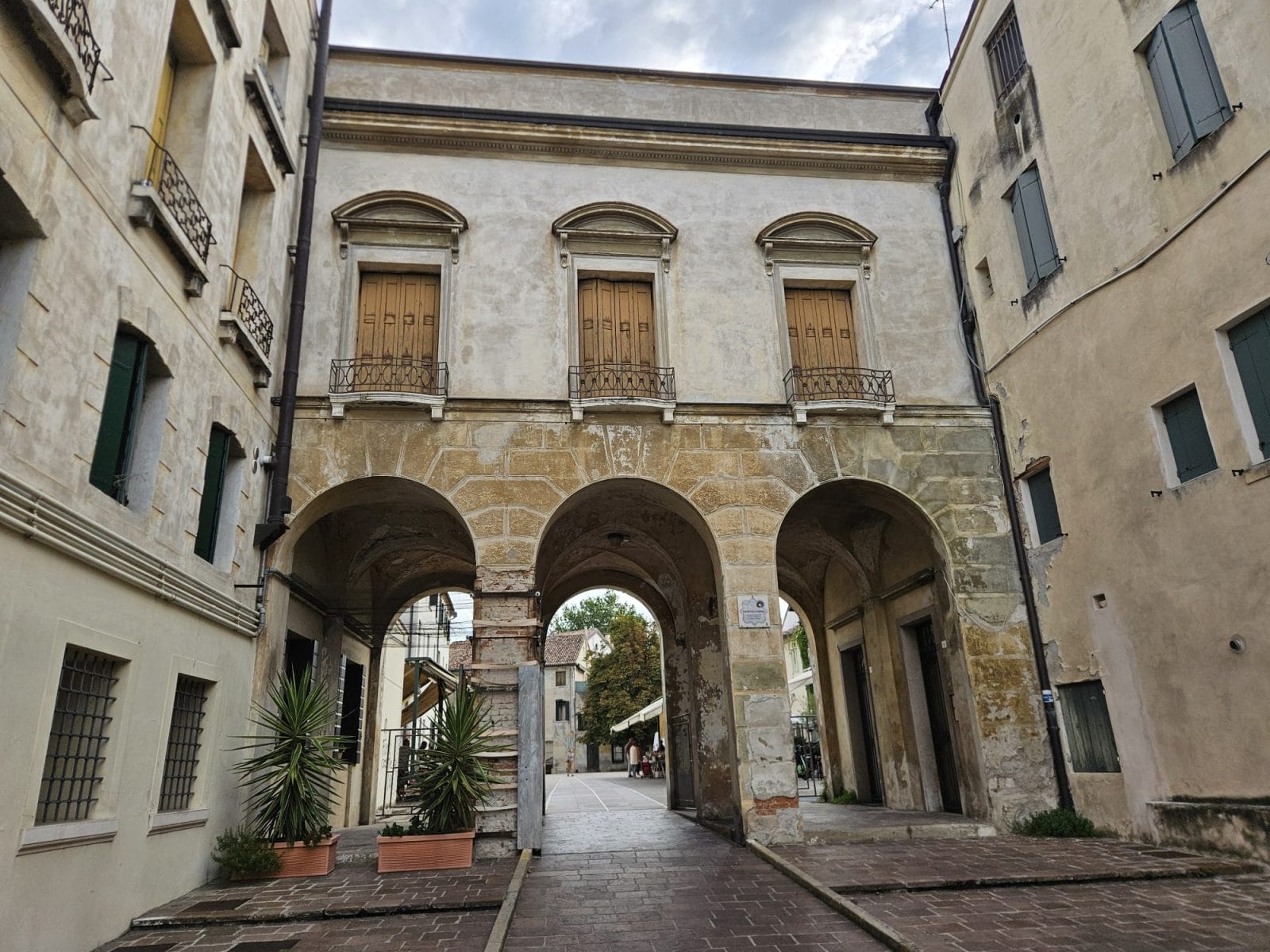 Piazzetta San Parisio Features
