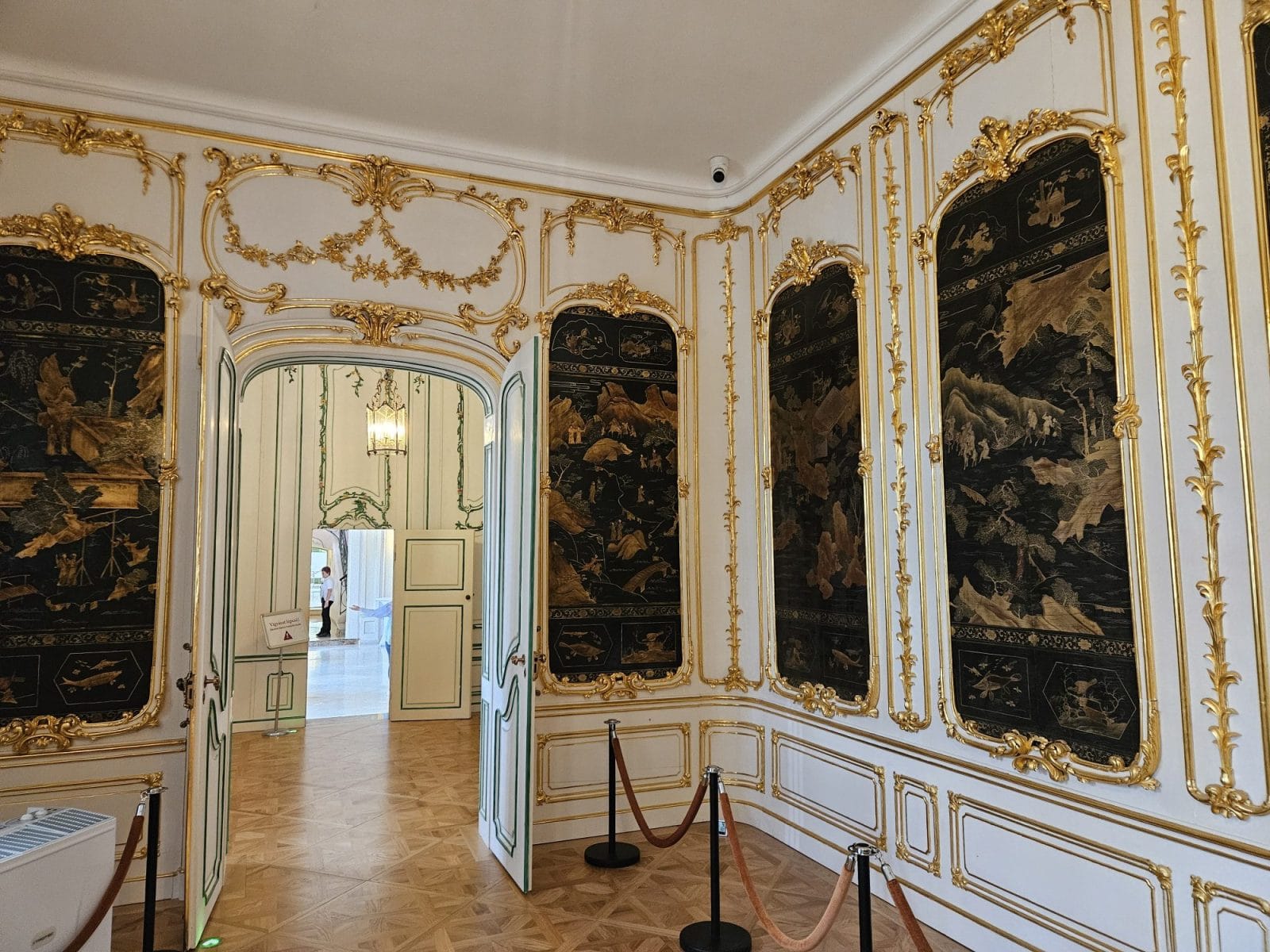 Chinese Lacquer Room Entrance
