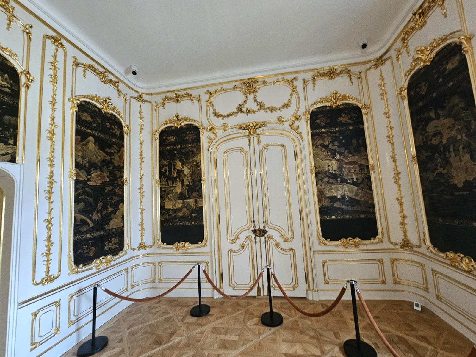Chinese Lacquer Room Full