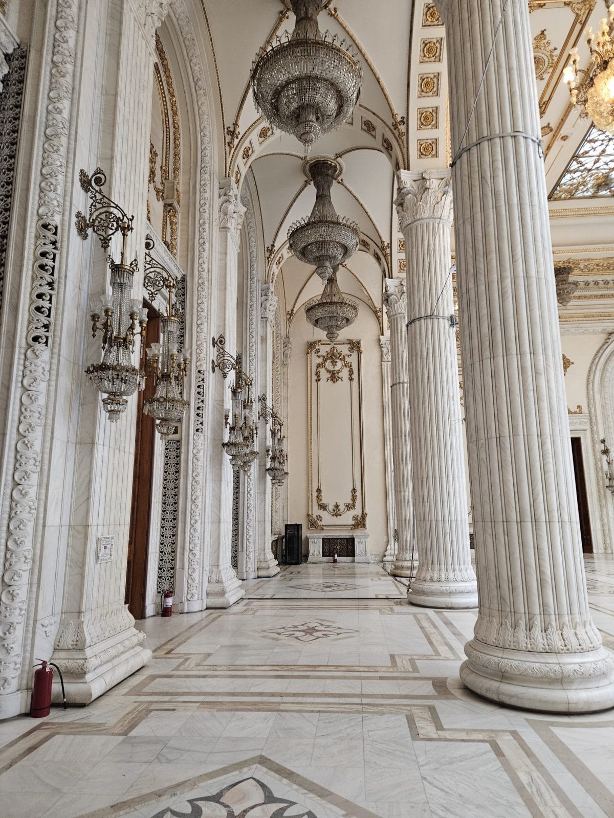Columns Unirii Hall