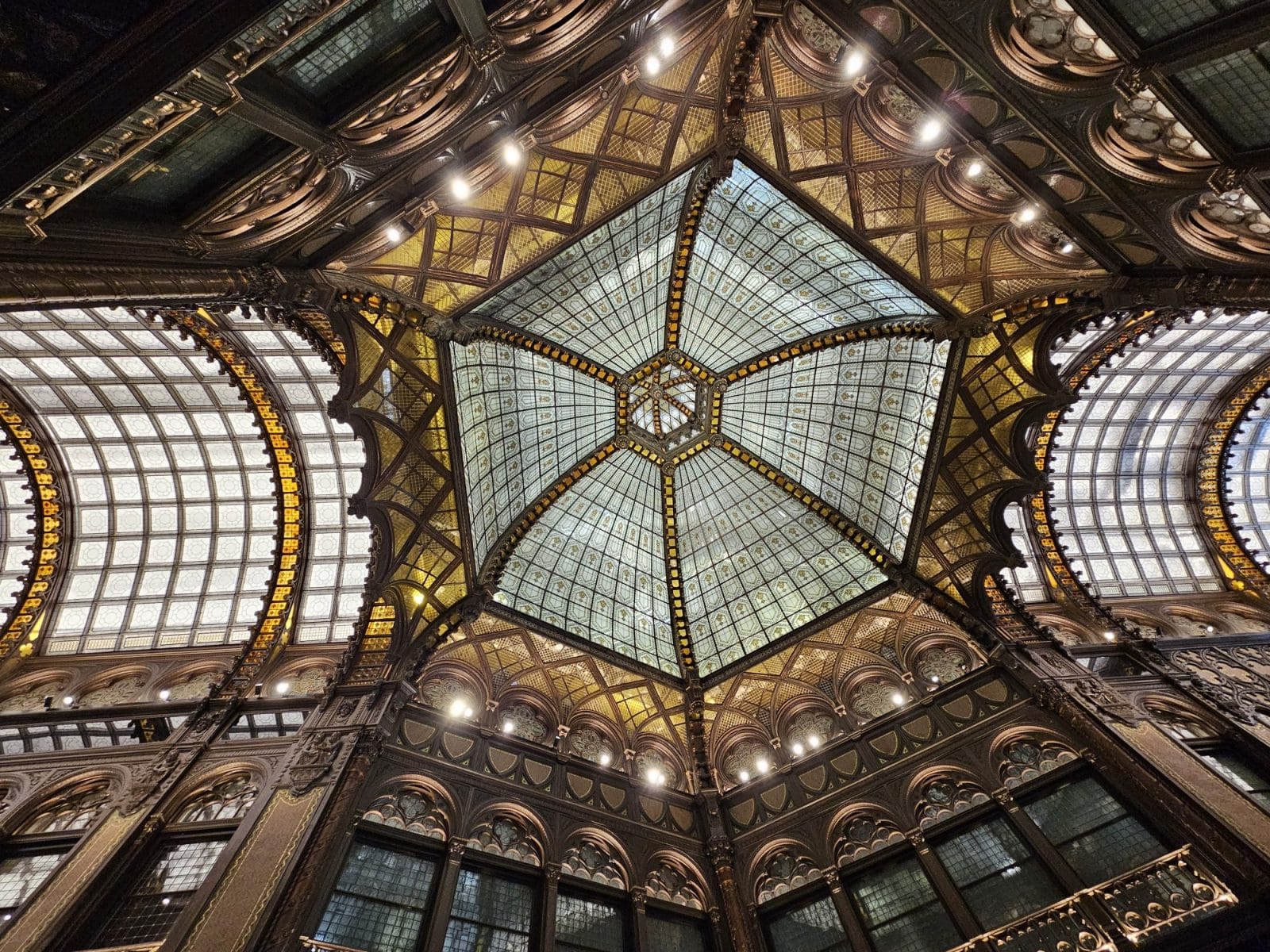 Párisi Udvar Hotel Inside Dome