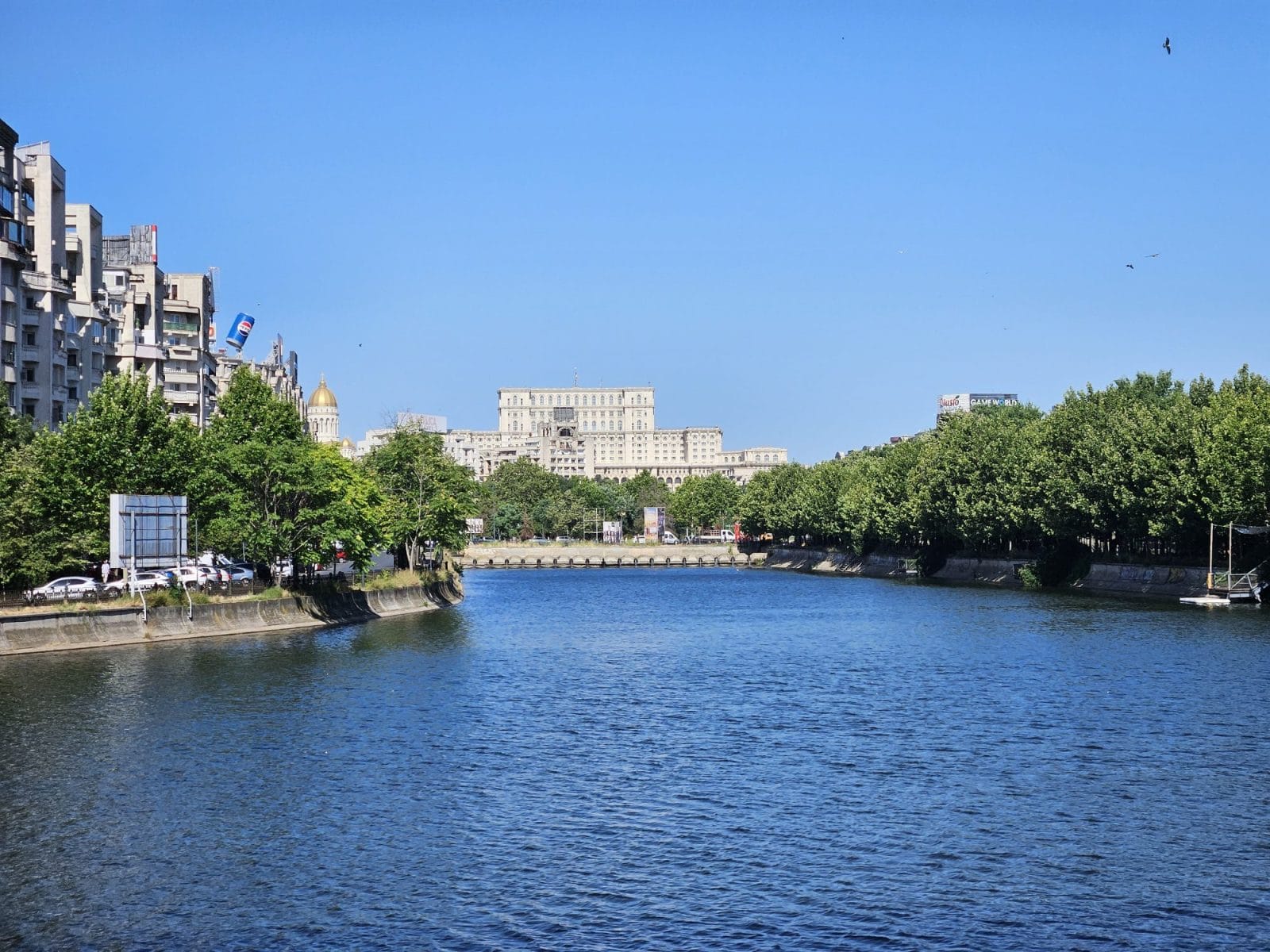 Promenadă Dâmbovița view