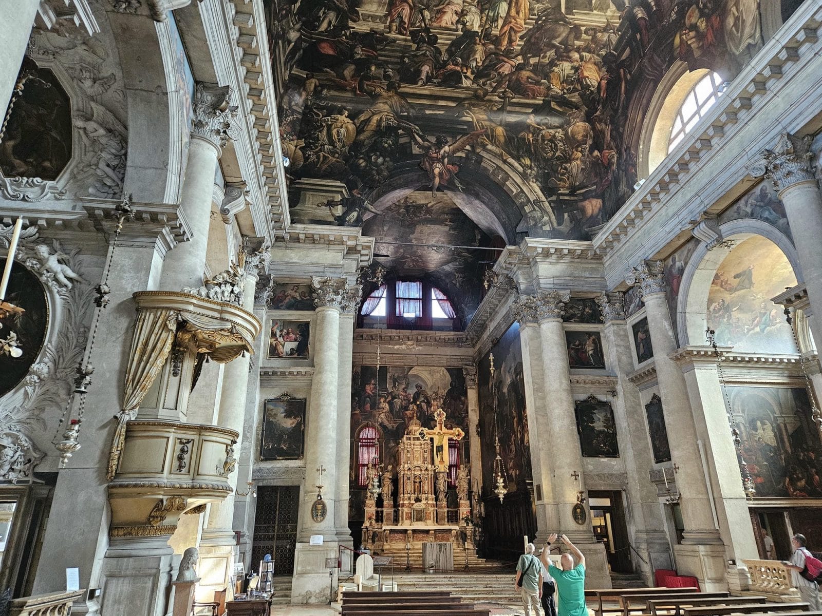 Chiesa Parrocchiale di San Pantalon Inside