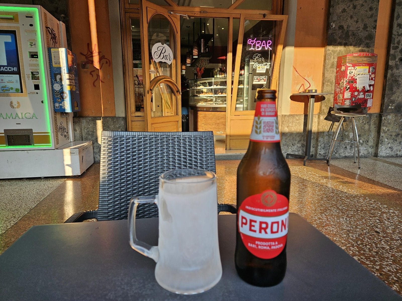 Bar Piazza dei Martiri di Hong Jianmei