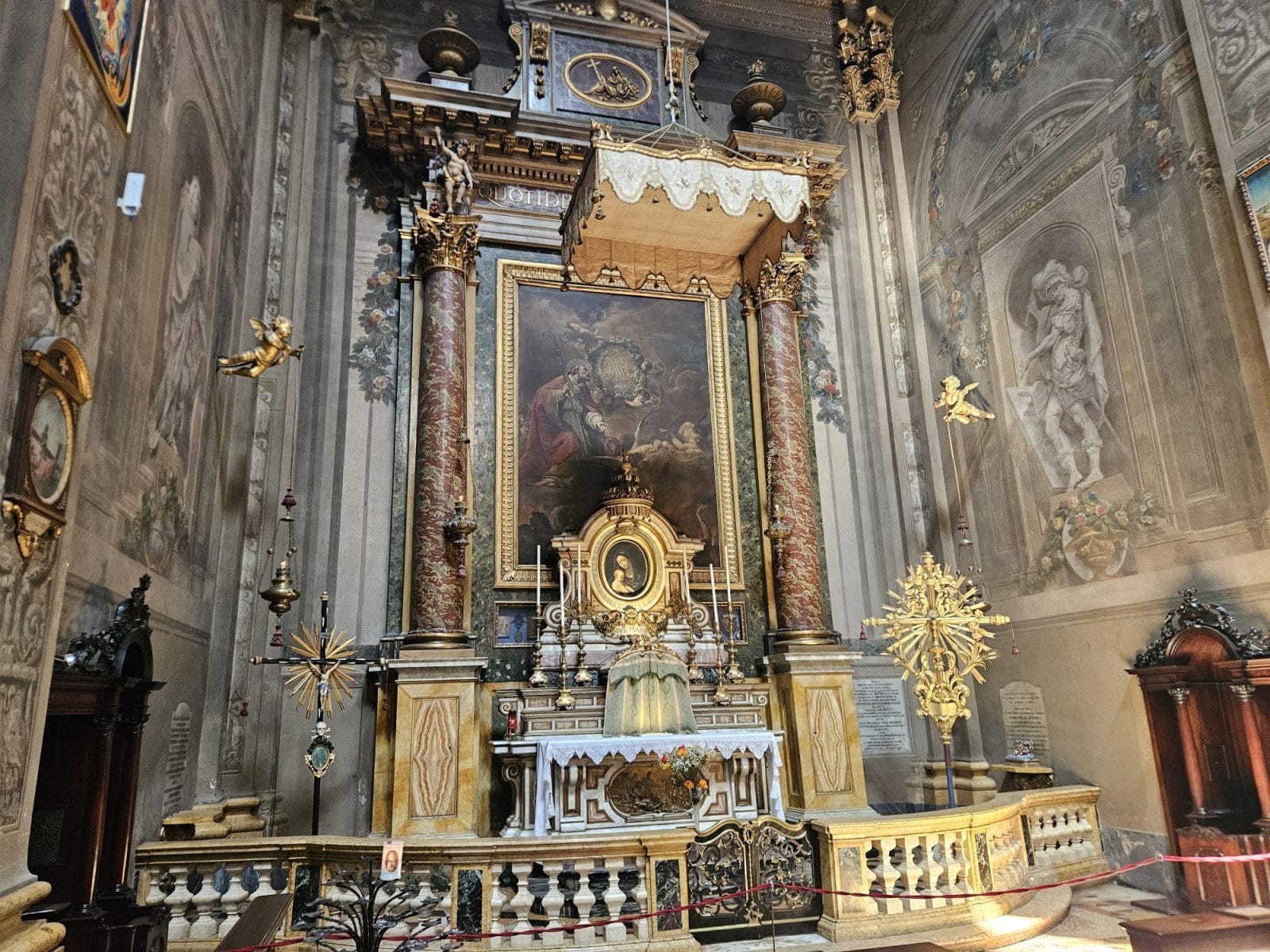 Basilica Collegiata dei Santi Bartolomeo e Gaetano Altar
