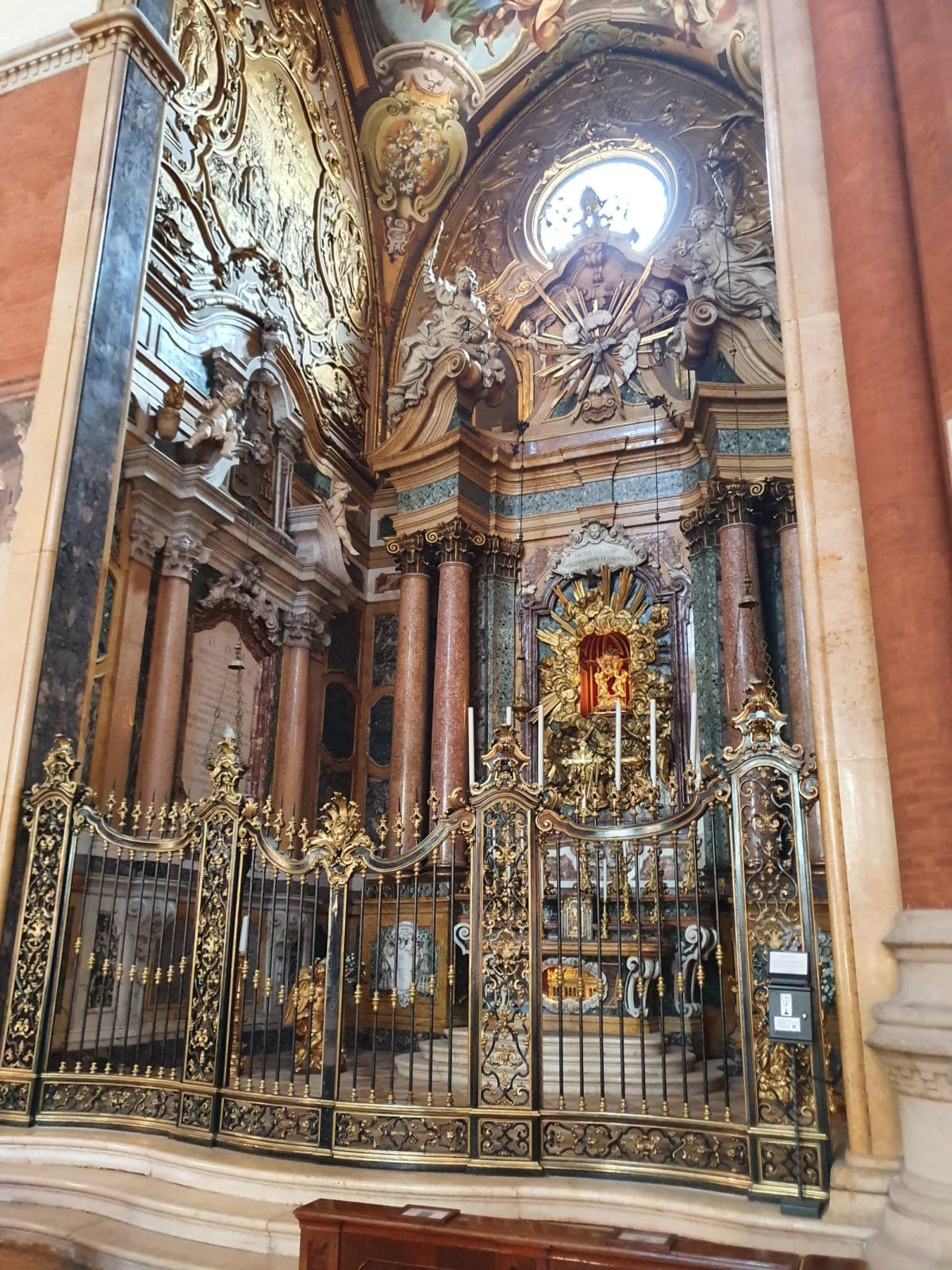 Basilica di San Petronio Side Chapel