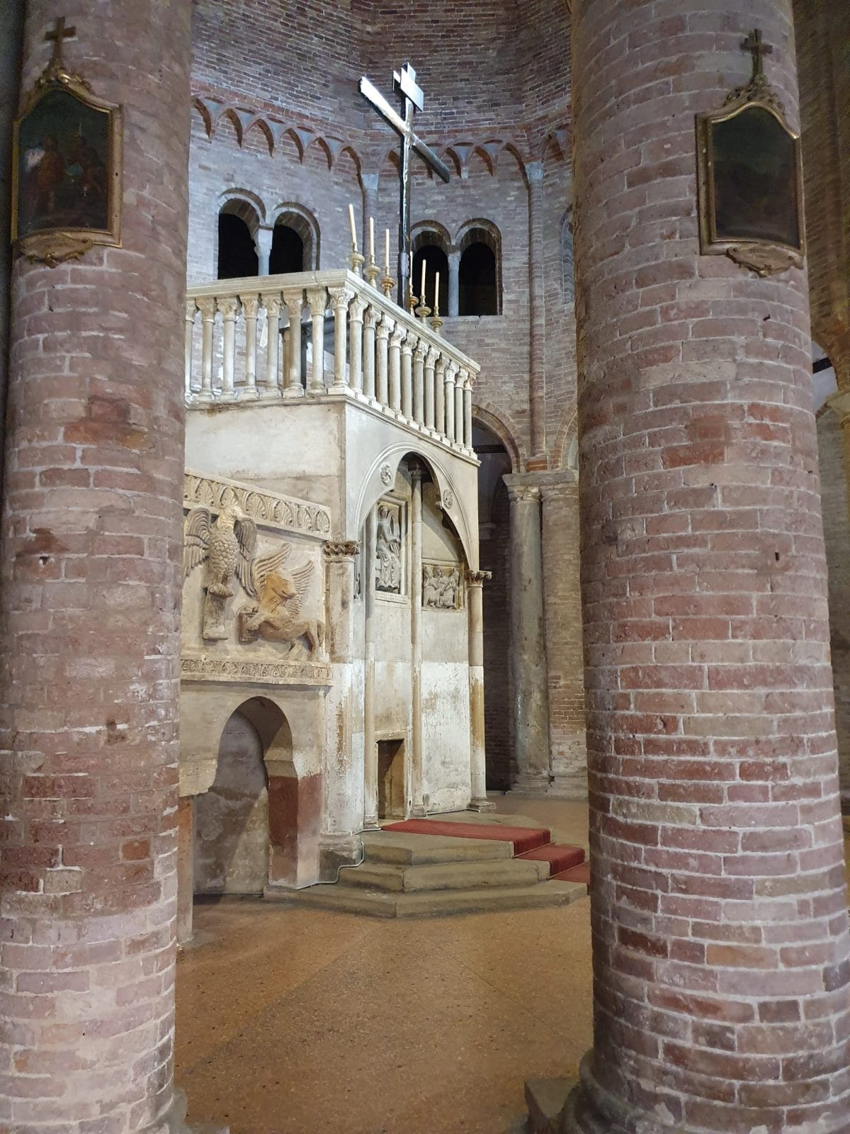 Basilica of Santo Stefano Pulpit