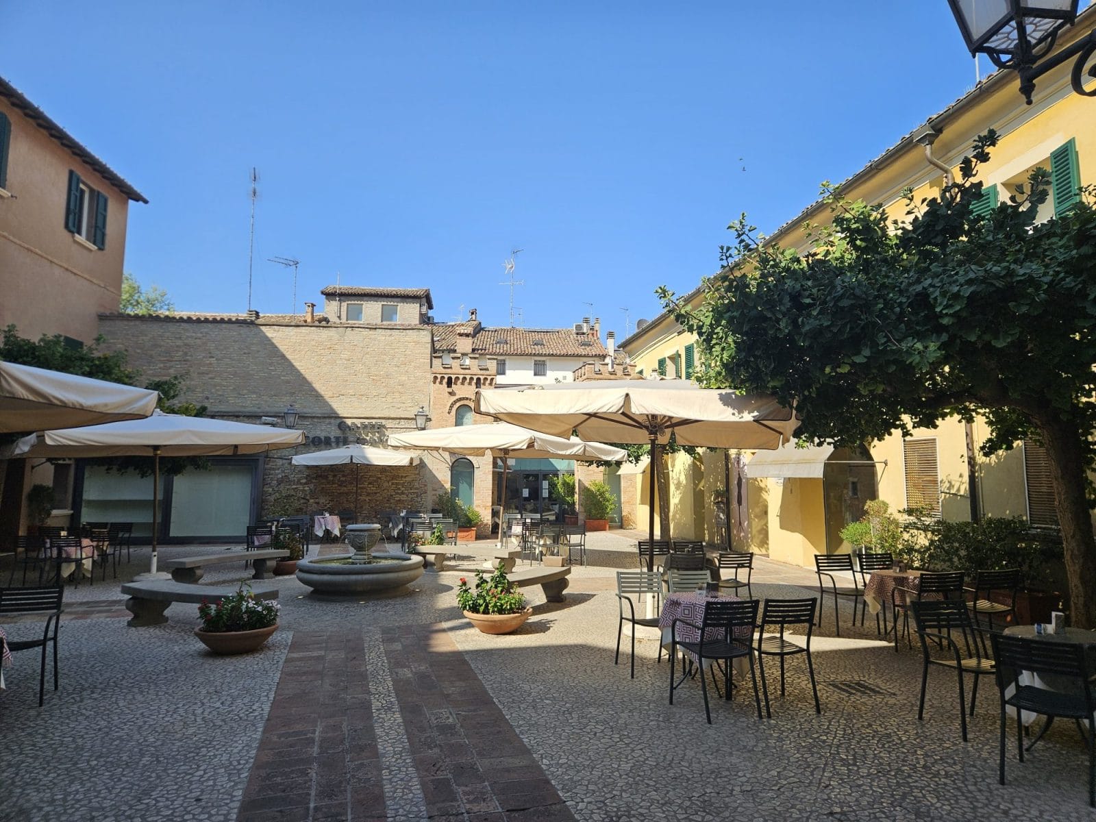 Caffe Corte Cavour Courtyard Seating